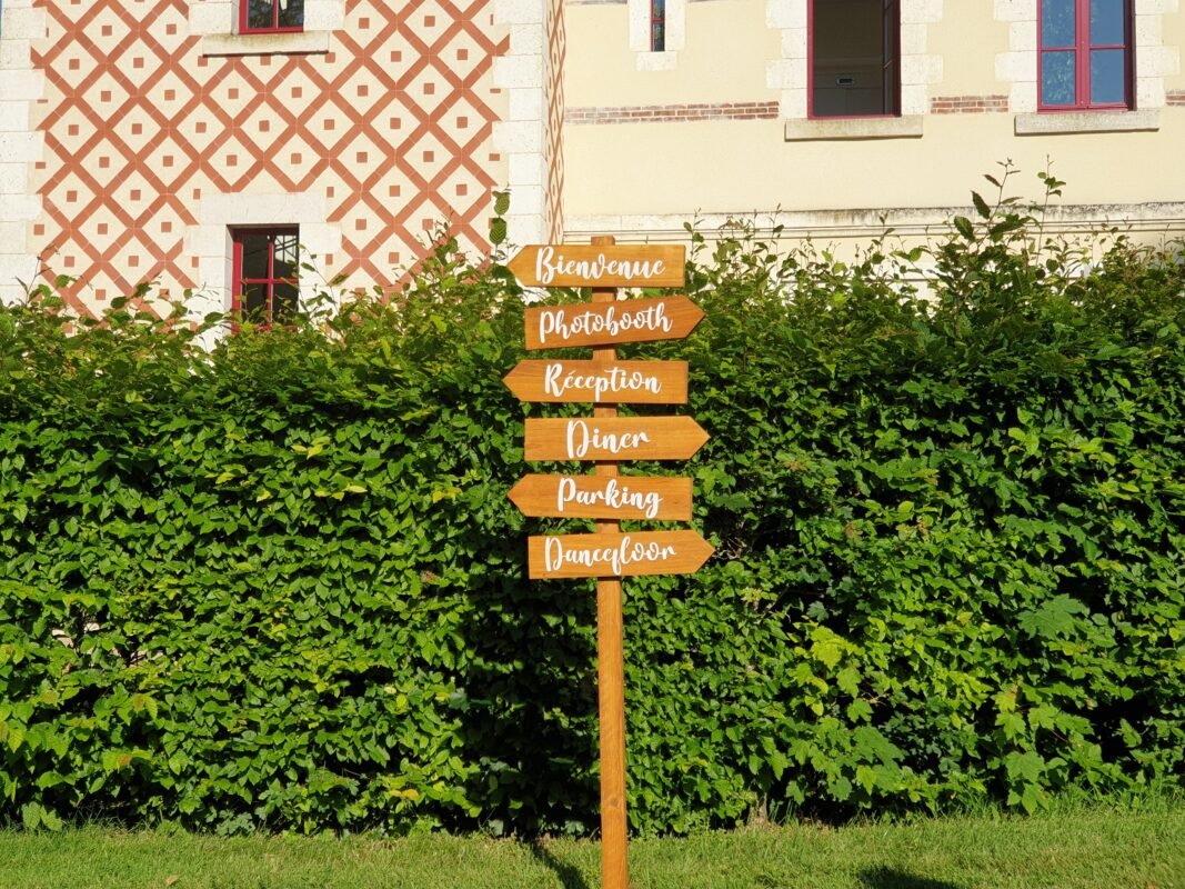 Flèches directionnelles Mariage